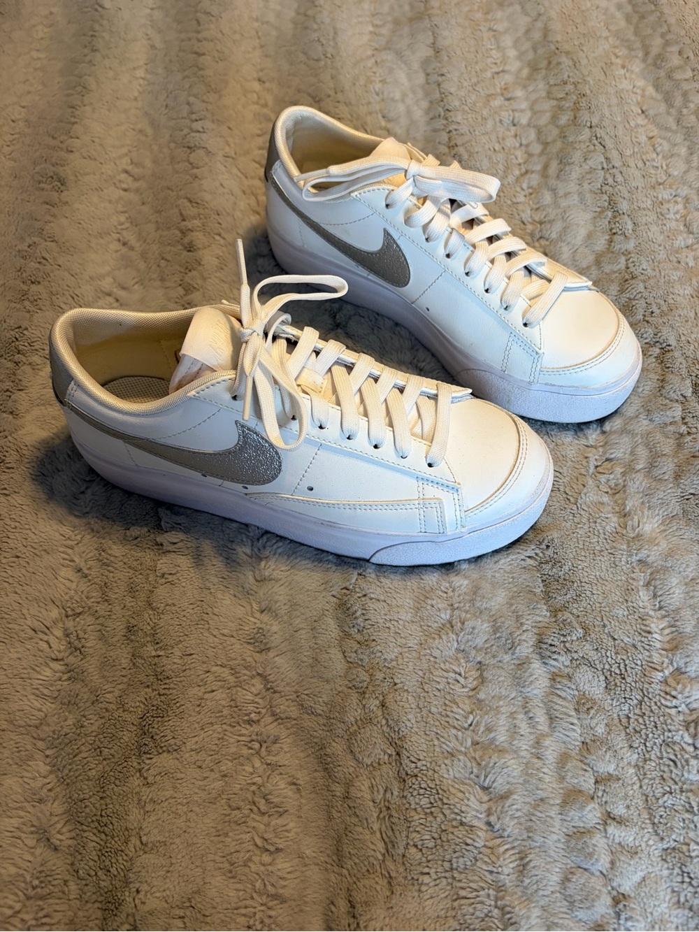 Women’s Nike Blazer Low Platform - White & Silver